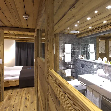 ホテル Crusch Alba 3*
