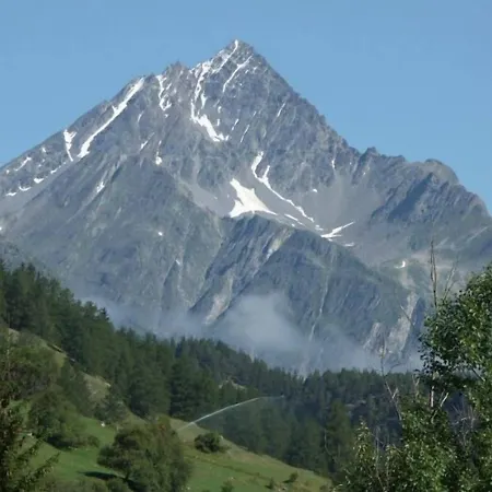 ホテル Crusch Alba 3*