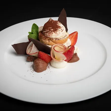 策尔内茨克劳斯酒店 酒店 策尔内茨