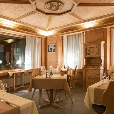 Crusch Alba Szálloda 3*