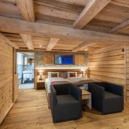 Crusch Alba Szálloda 3*