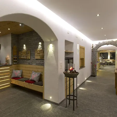 Crusch Alba Szálloda 3*