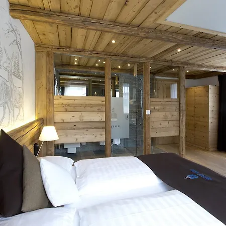 Szálloda Crusch Alba 3*